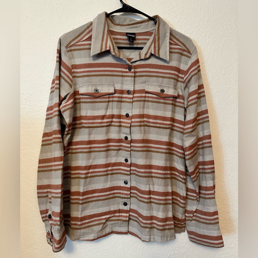Patagonia Womens Striped Collared Shirt in a size 12